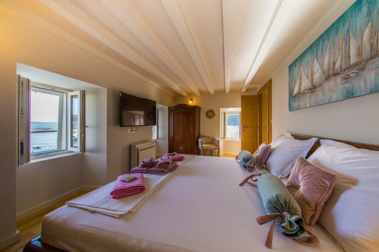 Villa Martina Комижа Экстерьер фото